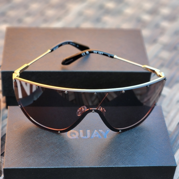 Quay Australia Gold and Black Shield Sunglasses - Picture 1 of 13